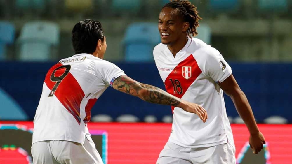 Perú y Paraguay, con DT argentinos, se enfrentan en busca de las semifinales