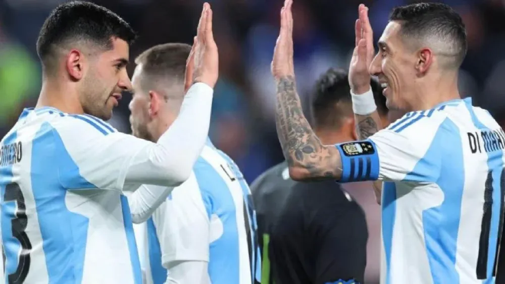 La Selección argentina venció 3-0 a El Salvador en su primer partido del año