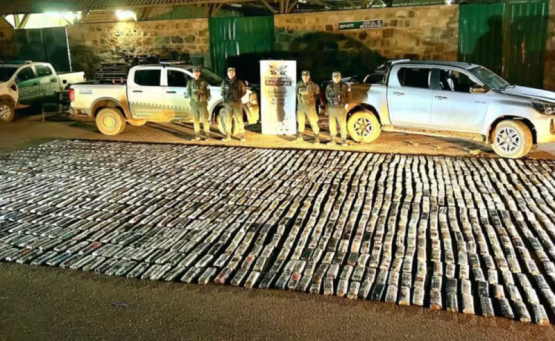 Escapó de Gendarmería y dejó 800 kilos de droga