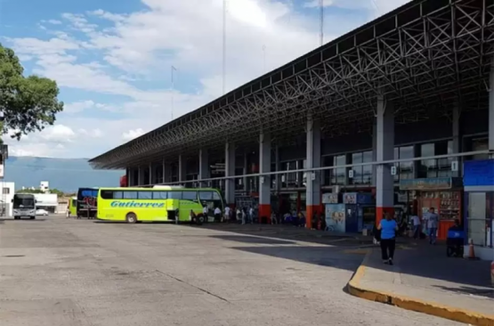 Investigan la muerte de un hombre que arribó sin vida a la Terminal de la Capital