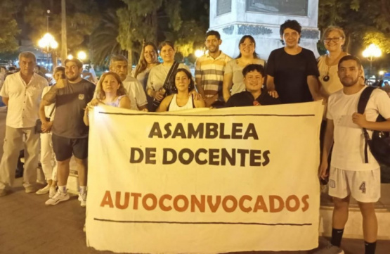 Docentes Autoconvocados exigen que se oficialice la derogación del decreto