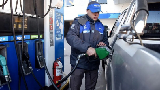 YPF cobrará la nafta más barata durante la madrugada