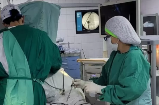 Se realizó la primera cirugía endoscópica de columna en el Hospital San Juan Bautista