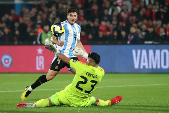 Con un golazo de Julián Álvarez, la Selección argentina derrotó a Chile