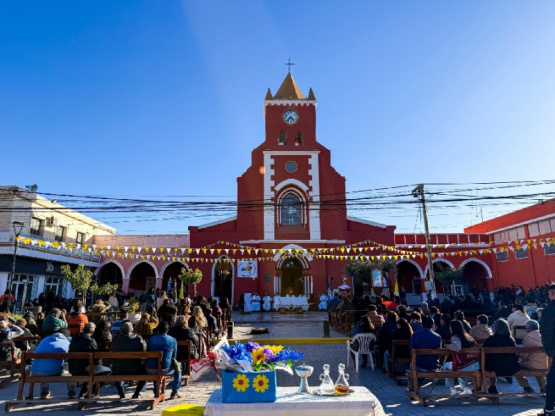 Masiva procesión y misa en honor a San Juan Bautista