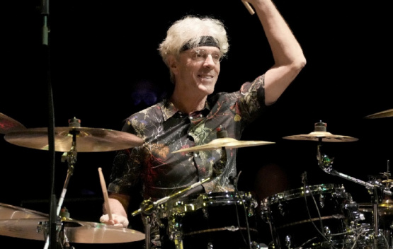 6 canciones de The Police para celebrar el cumpleaños 73 de Stewart Copeland
