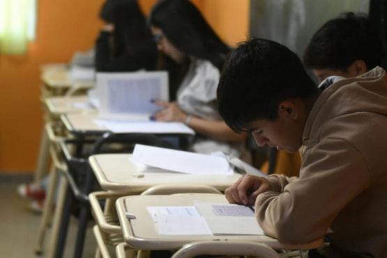 El Gobierno impulsa una reforma curricular educativa, que incluye la IA y la “alfabetización financiera”