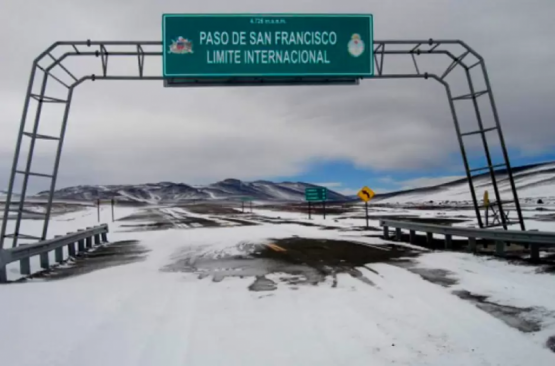 Cierran este martes el Paso de San Francisco por nieve y hielo