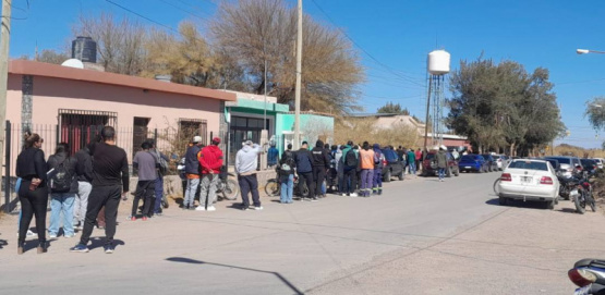 Fiambalá: Larga fila para conseguir un puesto laboral en una empresa minera