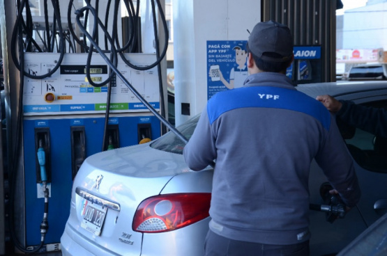 Golpe al bolsillo: El motivo por el cual volverán a aumentar los combustibles