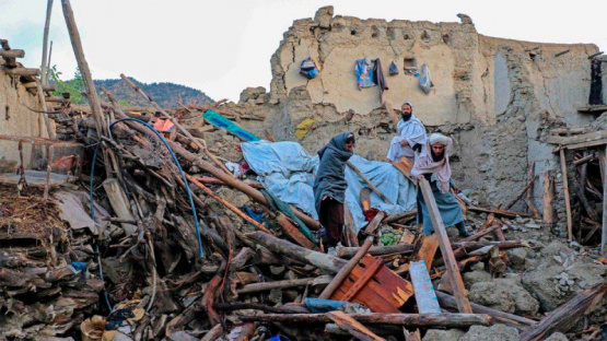 Potente terremoto en Afganistán deja al menos 800 muertos y 2.500 heridos