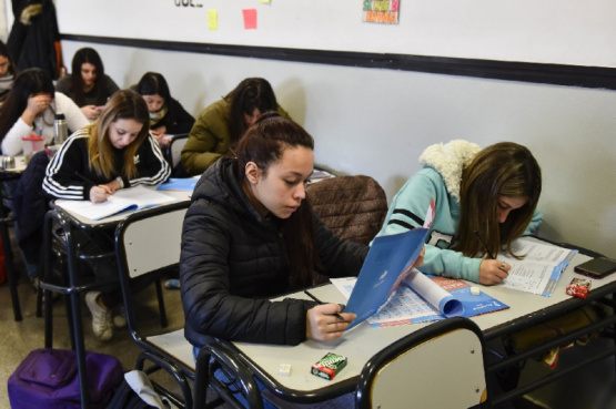 El 75% de los estudiantes argentinos termina la secundaria