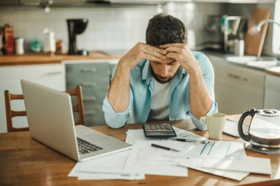 La mora de las familias volvió a subir en julio y escaló hasta el 12,94%